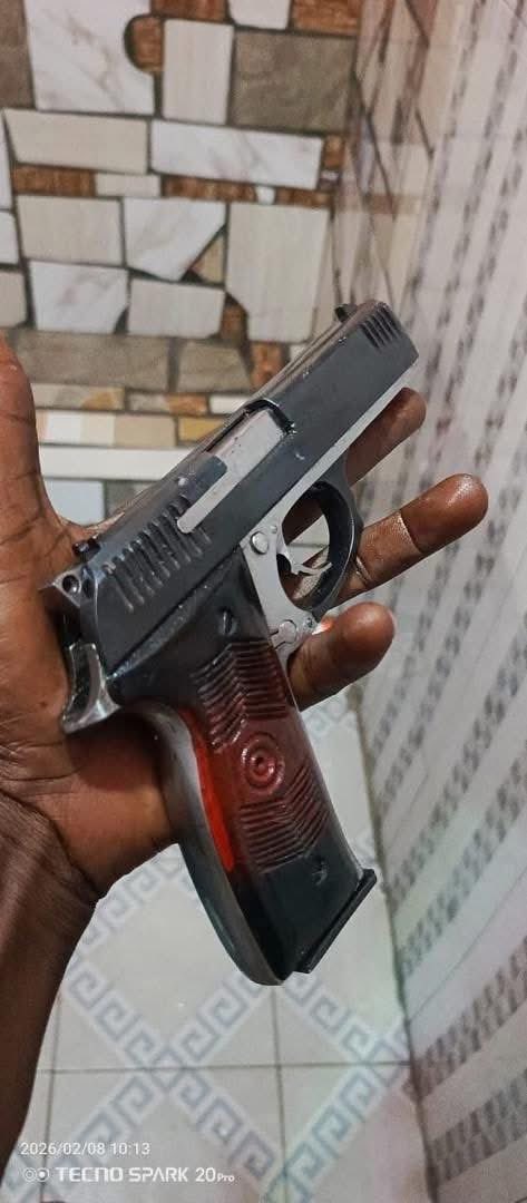 Elorm_Hood's tweet photo. 🚨 JUST IN: Police have re-arrested Abdul-Aziz Iddrisu, also known as Baaluuse, a 33-year-old suspect linked to the killing of a police officer at the Karimenga Police barrier in the Upper East Region. https://t.co/sodA0LRgtd