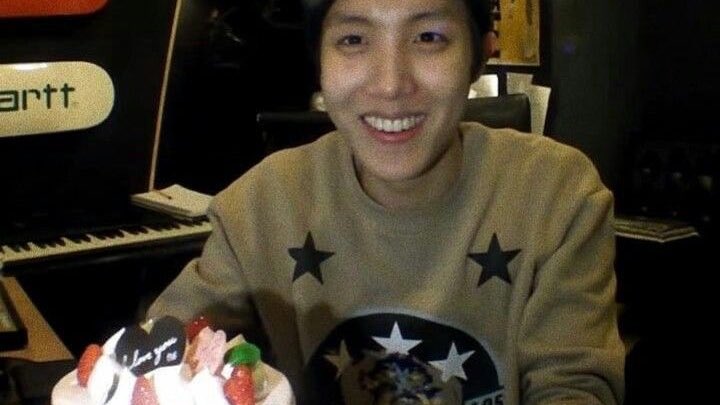 I hope your bright smile never changes, hobi <3