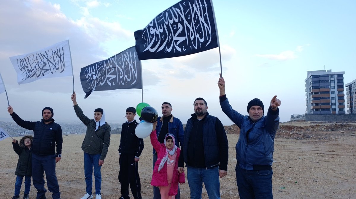 Köklü Değişim Gaziantep Temsilciliği olarak Ramazan hilalini gözetliyoruz.
Peygamber Efendimiz (sallallahu aleyhi ve sellem) şöyle buyurmuştur:
“(Ramazan) hilali görüldüğünde oruca başlayınız. (Şevval) hilali görüldüğünde orucu bozunuz. Eğer hilali göremezseniz Şaban’ı otuz güne