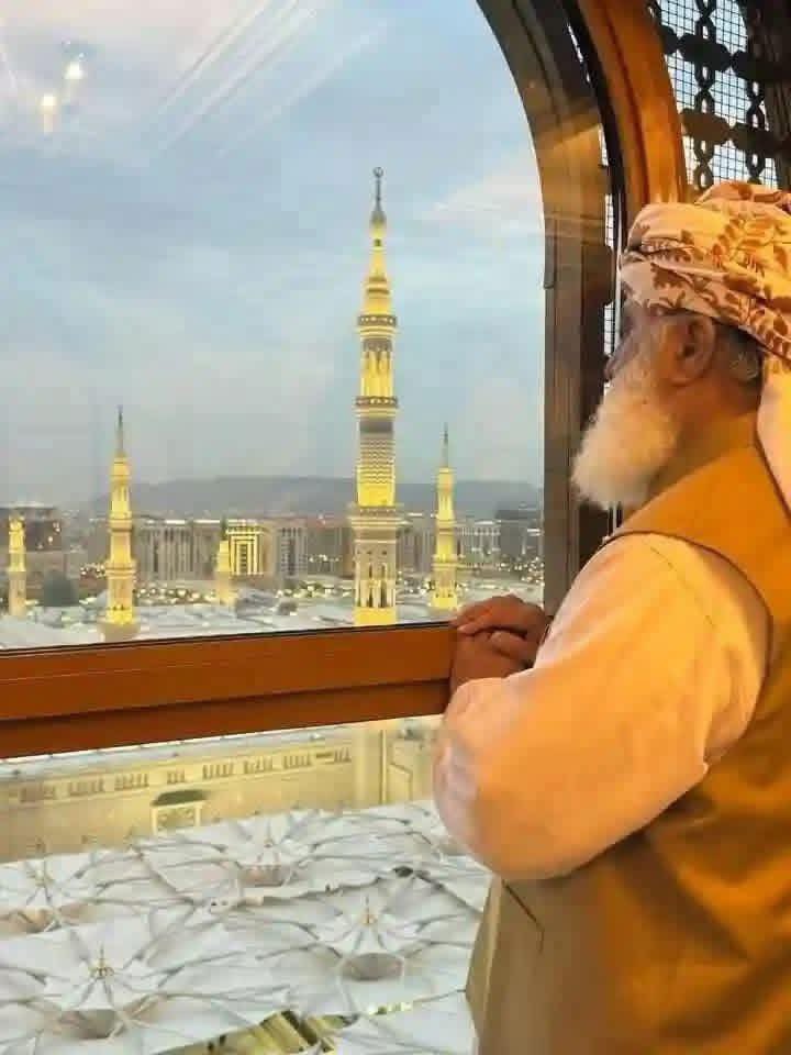 مجھے قائد کے وو الفاظ یاد ہے جب قائد نے محمد الرسول اللہ کے روضہ کے سامنے کھڑا ہو کر فرمایا تھا،،، 
کے اے محبوب ہم مٹ جائینگے لیکن آپکے ناموس پر آنچ نہیں آنے دیں گے،،،، 
اور الحمدُ للہ آج تک وو عہد وفا کرتا آرہا،،، 
❤️💕