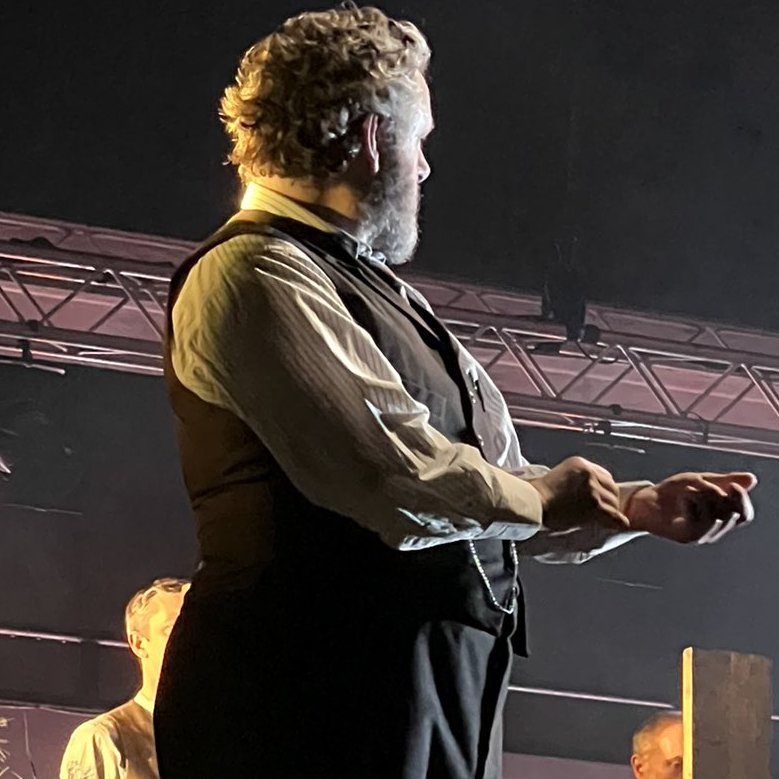 I just wanna announce I'm going crazy thanks to Michael Sheen