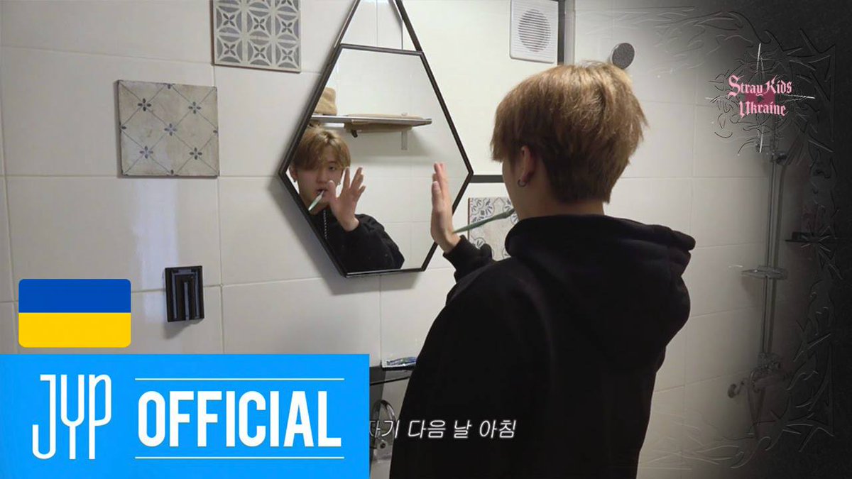 StrayKids__UA's tweet photo. 🎬| [SKZ VLOG] Чанбін : Двеккі, теревеньки з 🇺🇦 субтитрами вже на каналі Stray Kids Ukraine!

🪞: https://t.co/6Jhzr8OfDo
·
·
#StaySub #StrayKids #StrayKidsUkraine #SKZVLOG #스트레이키즈 https://t.co/h8MYSydPUB
