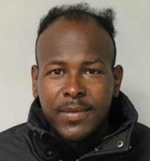 Le tribunal le plus humain au monde.

Au Royaume-Uni, un tribunal a laissé en liberté Ahmed Mohammed, un Soudanais de 35 ans qui avait agressé un prédicateur chrétien et l'avait menacé avec un couteau à Londres. Depuis 2012, Mohammed a commis 66 délits liés à des infractions en