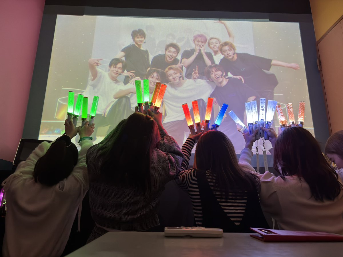 14日一緒に行動してくれたみんなへ

私は今月のスクラッチをあれほど我慢すると宣言したのに、奇跡的に残ってたたくちゃんのA賞(当たるわけない)欲しさに何回かしてしまいました😑こんな私を叱ってください🤷🏻‍♀️