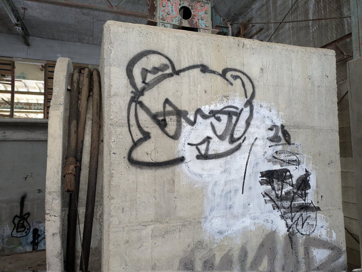 Botです tweet media