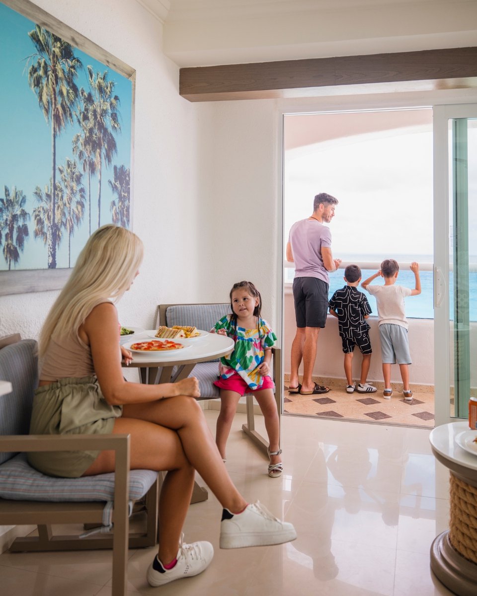 TravelExpertJ's tweet photo. There is something special about sharing paradise with those who matter the most to you. 🪸🌊
#SunscapeCancun #TravelTuesday https://t.co/x5rcZzovqF