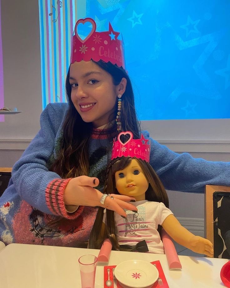 🚨 Assim como George Pig, Olivia Rodrigo também é parcialmente surda!