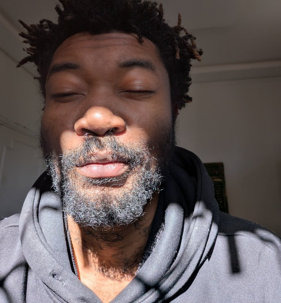 ayoguofficial's tweet image. One year without weed. 🌿