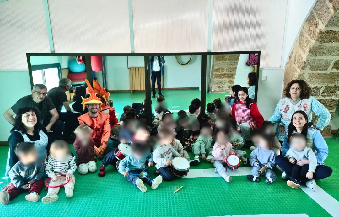 Hoy nuestro director y autor de música Joaqui, ha impartido un taller de carnaval a los nenes de la guarde donde ensayamos, del cole Virgen de la Palma🥺

¡Muchísimas gracias por el ratazo que hemos pasado peques! Seguid creciendo con esa sonrisa inocente y especial que tenéis ❤️