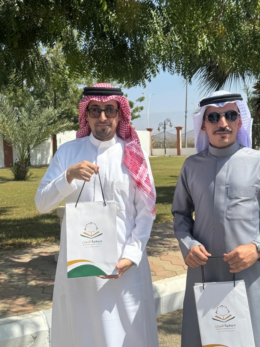 Northernardiyah's tweet photo. #بلدية_العرضية_الشمالية تثمّن مبادرة جمعية البيان لتحفيظ القرآن الكريم بالعرضية الشمالية المتمثلة في توزيع هدايا على منسوبي البلدية، تقديرًا لجهودهم في خدمة المجتمع.

وتعكس هذه المبادرة روح التكامل والتعاون بين الجهات، بما يعزز الشراكة المجتمعية ويخدم الصالح العام. https://t.co/ol1mpRihll