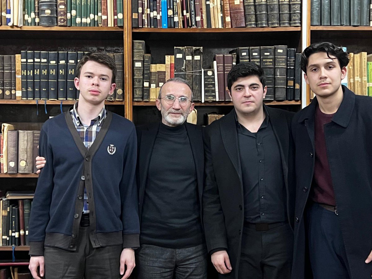 kartalaihl's tweet photo. |Prof. Dr. Ömer Karaoğlu ile Röportaj|

Kütüphanecilik Kulübü tarafından hazırlanan “YAKZAN” dergisinin 2. sayısı kapsamında, Prof. Dr. Ömer Karaoğlu ile bir röportaj gerçekleştirildi.

Hocamızın ilim, sanat ve gençliğe dair kıymetli değerlendirmelerini paylaştığı bu söyleşi, dergimizin ikinci sayısına değerli bir katkı sundu.