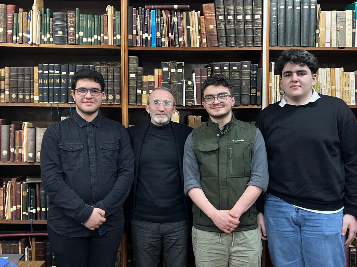 kartalaihl's tweet photo. |Prof. Dr. Ömer Karaoğlu ile Röportaj|

Kütüphanecilik Kulübü tarafından hazırlanan “YAKZAN” dergisinin 2. sayısı kapsamında, Prof. Dr. Ömer Karaoğlu ile bir röportaj gerçekleştirildi.

Hocamızın ilim, sanat ve gençliğe dair kıymetli değerlendirmelerini paylaştığı bu söyleşi, dergimizin ikinci sayısına değerli bir katkı sundu.