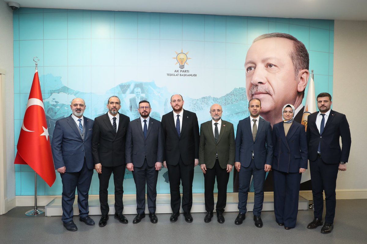 Av_Turgaysahin's tweet photo. 📍AK Parti Genel Merkez
Genel Başkanımız ve Cumhurbaşkanımız Sn. Recep Tayyip Erdoğan’ın tensipleriyle; Merkez İlçe Başkanlığı görevine atanan Av. Halit Özdemir ve İhsaniye İlçe Başkanlığı görevine atanan Mehmet Yılmaz kardeşlerimiz, mazbatalarını Genel Merkez Teşkilat Başkanımız Ahmet Büyükgümüş’ten aldılar.

Önceki dönem Merkez İlçe Başkanımız Serkan Mumyakmaz ve önceki dönem İhsaniye İlçe Başkanımız Mustafa Özer’e bugüne kadar ortaya koydukları emek, gayret ve dava şuuruyla yürüttükleri hizmetler için teşekkür ediyorum.

Görevi devralan kıymetli başkanlarımıza başarılar diliyor; birlik ve beraberlik içinde, AK Parti davamızı daha ileriye taşıyacağımıza yürekten inanıyorum.