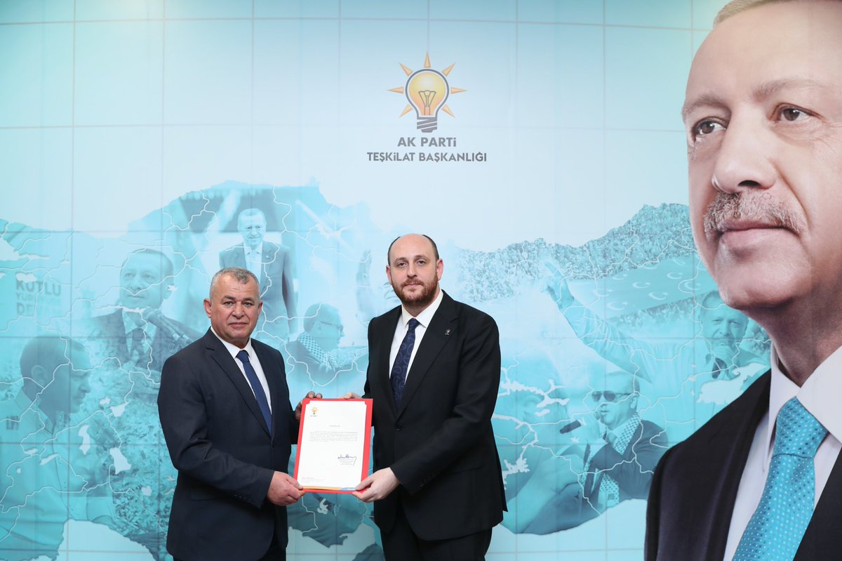 Av_Turgaysahin's tweet photo. 📍AK Parti Genel Merkez
Genel Başkanımız ve Cumhurbaşkanımız Sn. Recep Tayyip Erdoğan’ın tensipleriyle; Merkez İlçe Başkanlığı görevine atanan Av. Halit Özdemir ve İhsaniye İlçe Başkanlığı görevine atanan Mehmet Yılmaz kardeşlerimiz, mazbatalarını Genel Merkez Teşkilat Başkanımız Ahmet Büyükgümüş’ten aldılar.

Önceki dönem Merkez İlçe Başkanımız Serkan Mumyakmaz ve önceki dönem İhsaniye İlçe Başkanımız Mustafa Özer’e bugüne kadar ortaya koydukları emek, gayret ve dava şuuruyla yürüttükleri hizmetler için teşekkür ediyorum.

Görevi devralan kıymetli başkanlarımıza başarılar diliyor; birlik ve beraberlik içinde, AK Parti davamızı daha ileriye taşıyacağımıza yürekten inanıyorum.