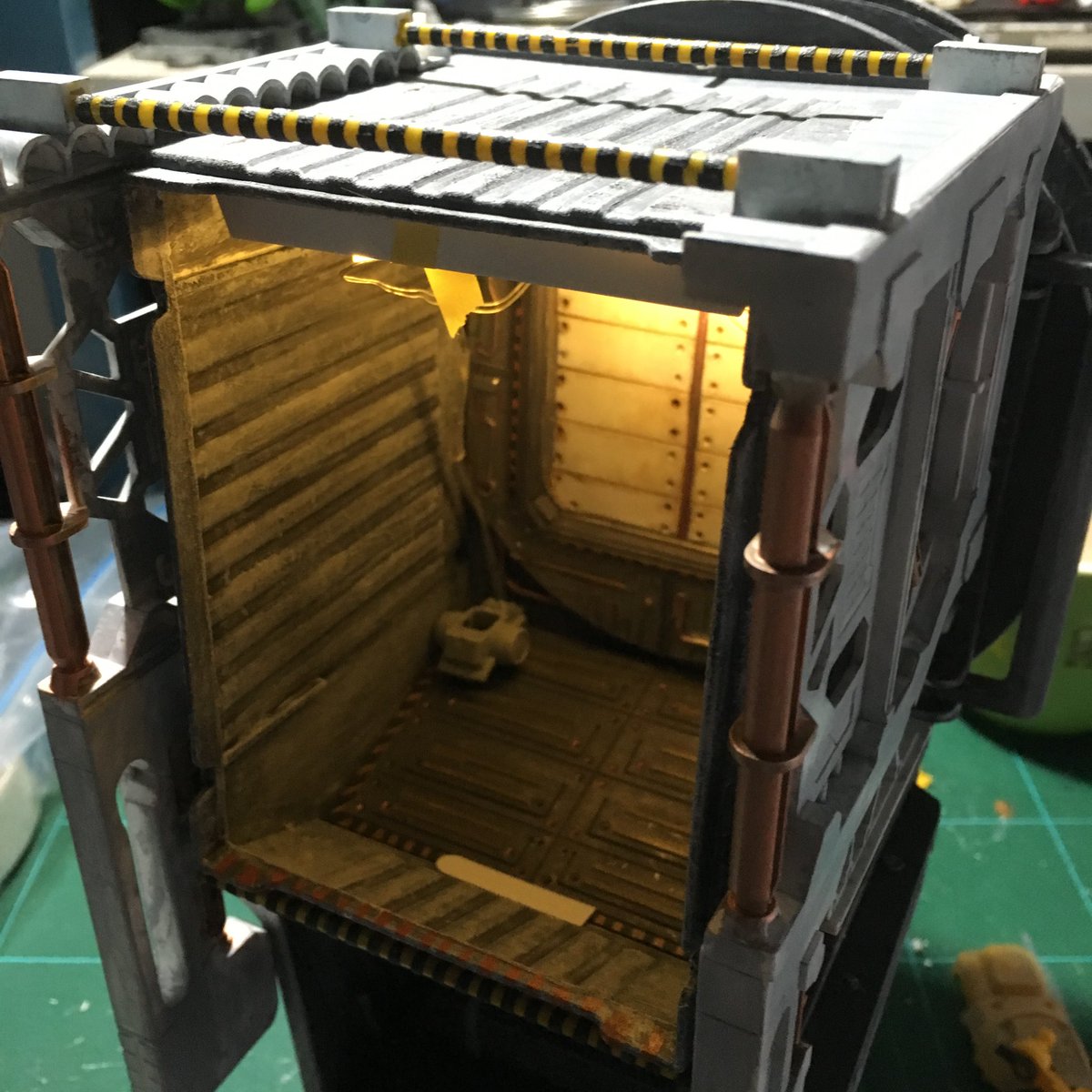 何気に台座に凝り過ぎて締切ギリギリになることが多いような気がするのデス😈
 #製作途中からしか得られない栄養素がある