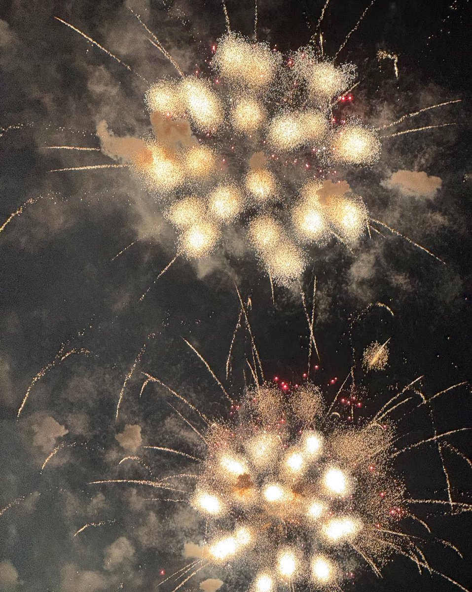 LaurenY48364351's tweet photo. 今晚广州的白鹅潭春节烟花汇演
《七彩祥云》美得太权威了吧

#春节 #烟花秀 #fireworks #SpringFestival #广州 #Guangzhou #大年初一 https://t.co/iImoV9hIHf