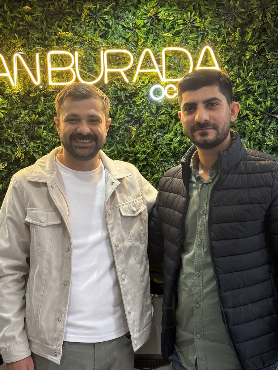 BatmanBurada ekibinin kurucularından değerli dostumuz Vedat Aker’i çalışma ofisine misafir olduk. Samimi ev sahipliği için teşekkür eder başarılar diliyorum.
#batmanburada