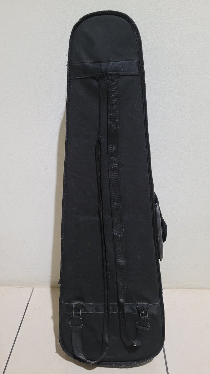rivazatinabila's tweet photo. WTS Biola Stainer Germany M5010
• Beli tahun 2015/2016 (agak lupa) di Gramedia
• Sepaket (1 bow, biola, case, 2 rosin)
• Perlu distem ulang
• Minus di case, tali gendongnya ada yang mau lepas

💸 IDR 500k (nego tipis)
📍Bisa COD di stasiun line Bogor - Jkt Kota
DM for details https://t.co/ISPmtfRQlL