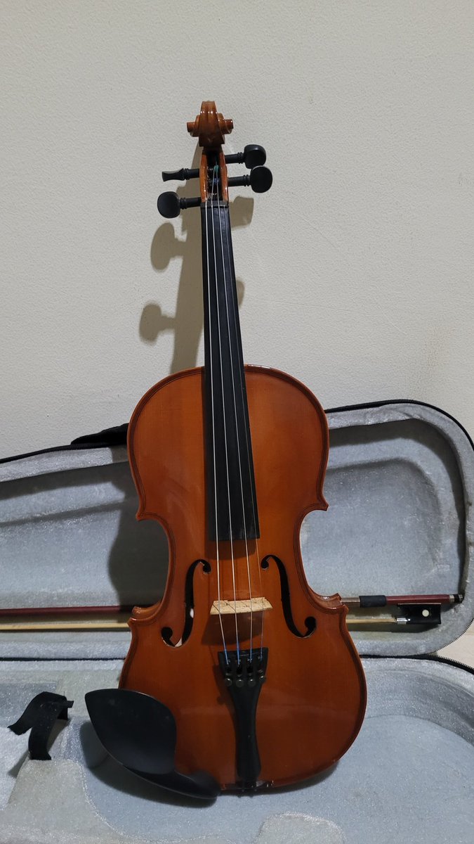 rivazatinabila's tweet photo. WTS Biola Stainer Germany M5010
• Beli tahun 2015/2016 (agak lupa) di Gramedia
• Sepaket (1 bow, biola, case, 2 rosin)
• Perlu distem ulang
• Minus di case, tali gendongnya ada yang mau lepas

💸 IDR 500k (nego tipis)
📍Bisa COD di stasiun line Bogor - Jkt Kota
DM for details https://t.co/ISPmtfRQlL