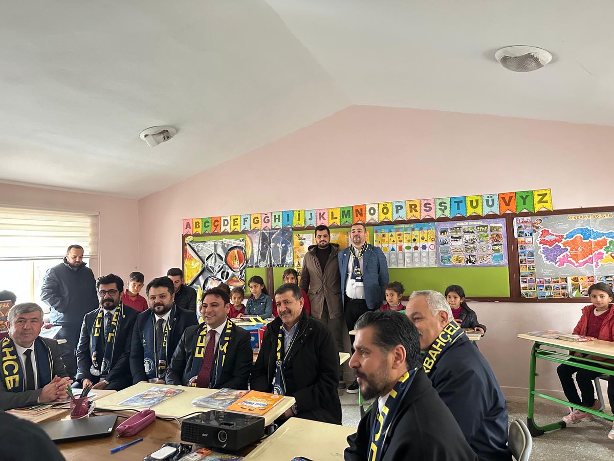 1899 Fenerbahçeliler Derneği’nin Şanlıurfa Topraklı Köyü İlkokulu için gerçekleştirdiği restorasyon organizasyonuna katılarak çocuklarımızın mutluluğuna şahitlik etmekten büyük memnuniyet duyduk. <a href="/1899FENDER/">1899 FENERBAHÇELİLER DERNEĞİ</a> Başkanı Şirzat Şükrü Söğüt ve emeği geçen herkese teşekkür ediyoruz.