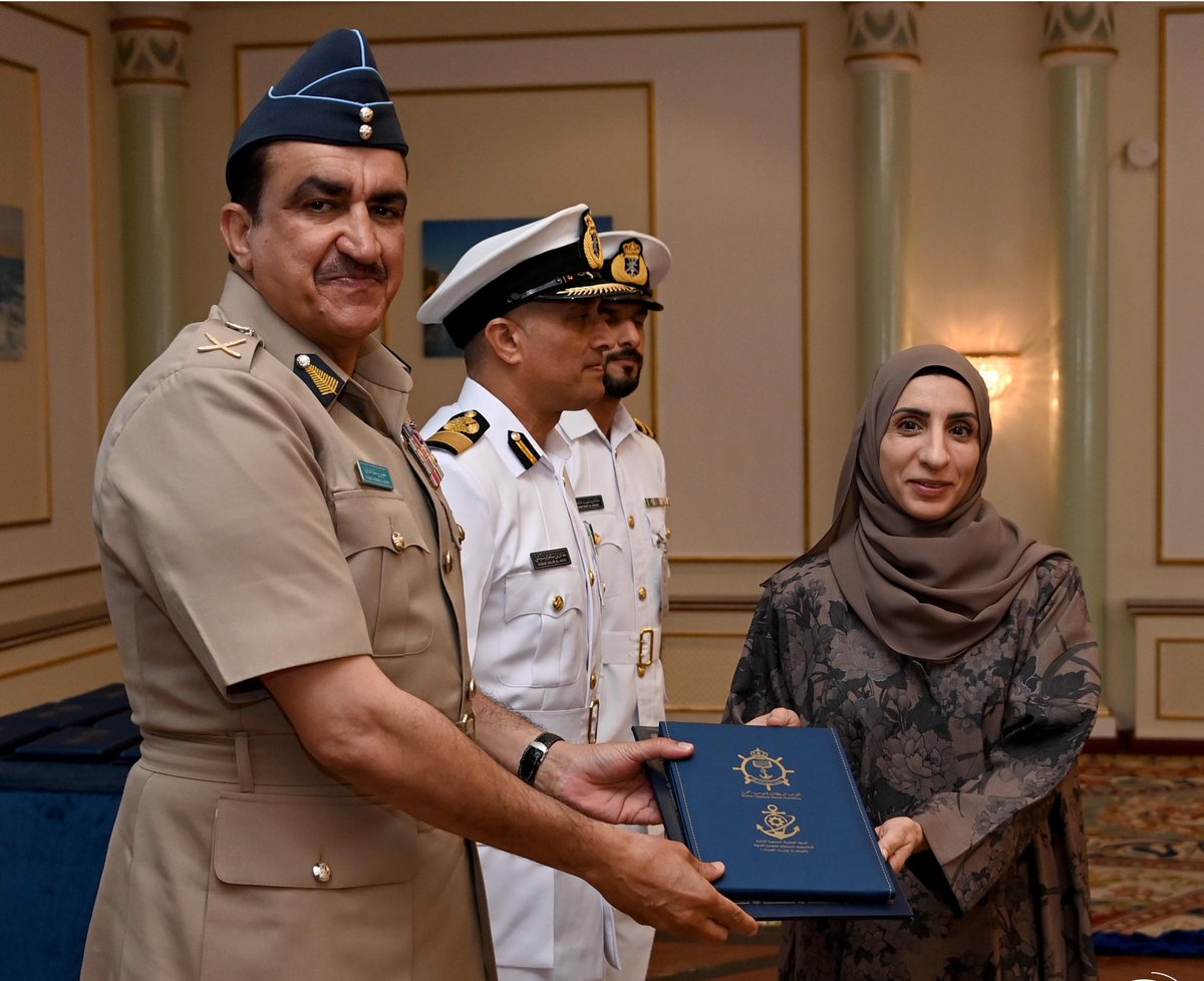 UFAQ_OM's tweet image. 🎖️ اللواء الغـافري يرعى الندوة العلمية
السنوية الثانية (الابتكار وبناء القدرات)

📌نظّمت البحرية السلطانية العُمانية ممثلة بأكاديمية السلطان قابوس البحرية اليوم الندوة العلمية السنوية الثانية (الابتكار وبناء القدرات)، وذلك تحت رعاية اللواء الركن طيّار خميس بن حمّاد الغافري قائد