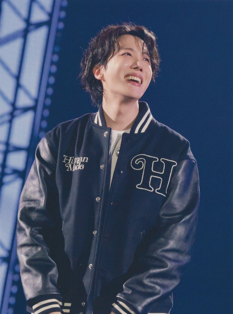 Feliz aniversário para o meu raio de sol lindo, maravilhoso, talentoso e dono de um sorriso brilhante e contagiante! 
Te amooo, Hobiii! Você é incrível e merece o mundooo. Obrigada por iluminar os meus dias com o seu lindo sorriso. 😍✨️💜