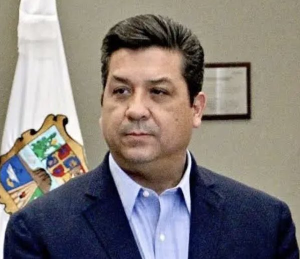 🔴 El fugitivo

Parece que el futuro alcanzó al ex gobernador de Tamaulipas, Francisco García Cabeza de Vaca. Tiene más de dos años librando una intensa batalla judicial para no ser detenido, está acusado de delincuencia organizada, lavado de dinero y fraude fiscal. El PAN lo