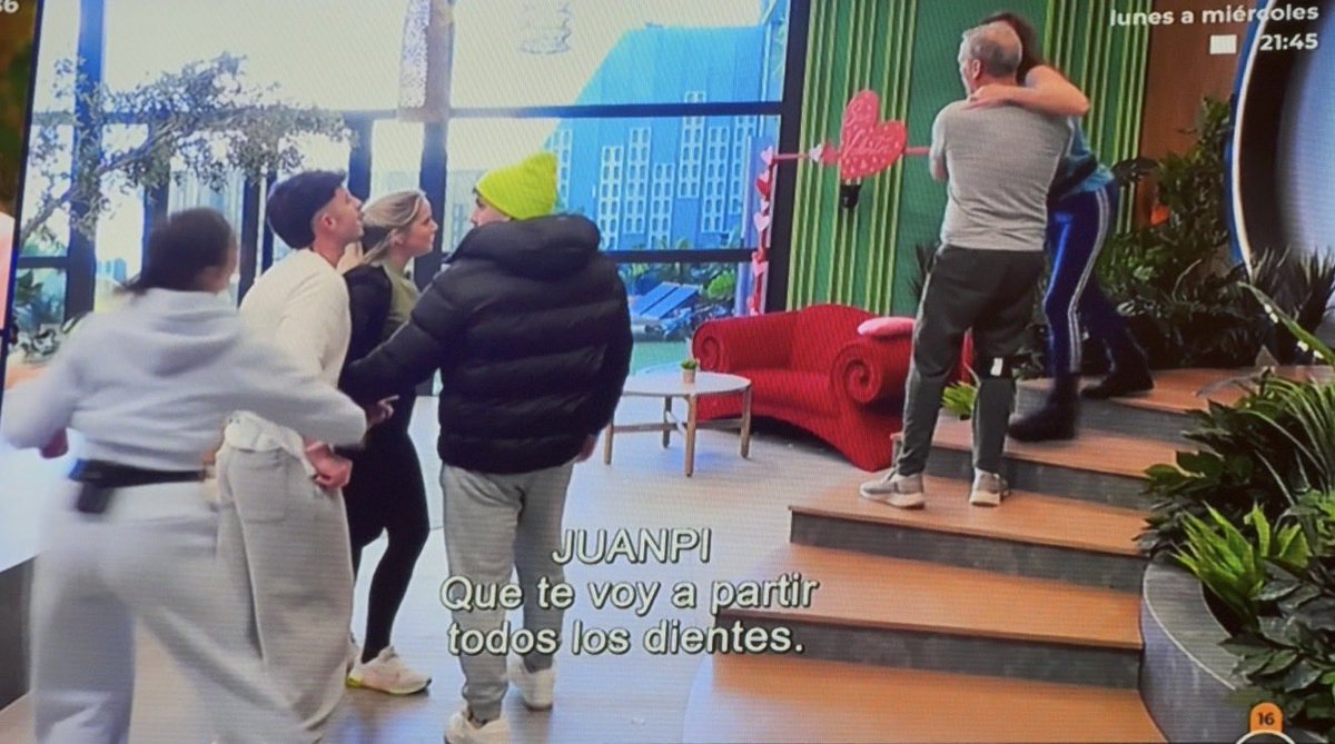 raquel_chica's tweet photo. Tenemos al maestro liendres d Juampi diciendo q lo arañó pero no se le ve ningún arañazo sin embargo si tenemos imágenes d Cristina con heridas en la cara @ghoficial y un video de los personajes esos diciendo q la liaron bien.
Explicaciones YA!!
#StopAcosoACristina
@mediasetcom https://t.co/fWBgQzV5Rm