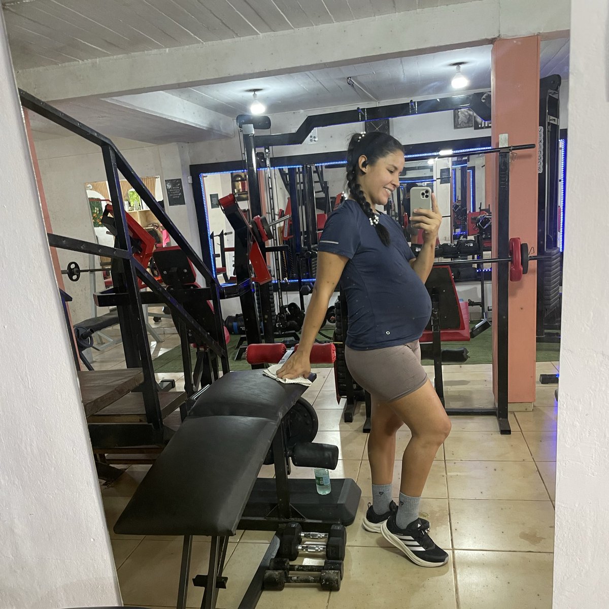 SBorjes's tweet photo. Durante semanas el dolor del nervio ciático no me dejaba ni caminar… sentía miedo, inseguridad y frustración.
Pero decidí moverme, fortalecer mi cuerpo y no rendirme. Hoy puedo decir que el ejercicio fue mi medicina. Me devolvió la confianza, la estabilidad y la segurida https://t.co/jVsFHlRrWV