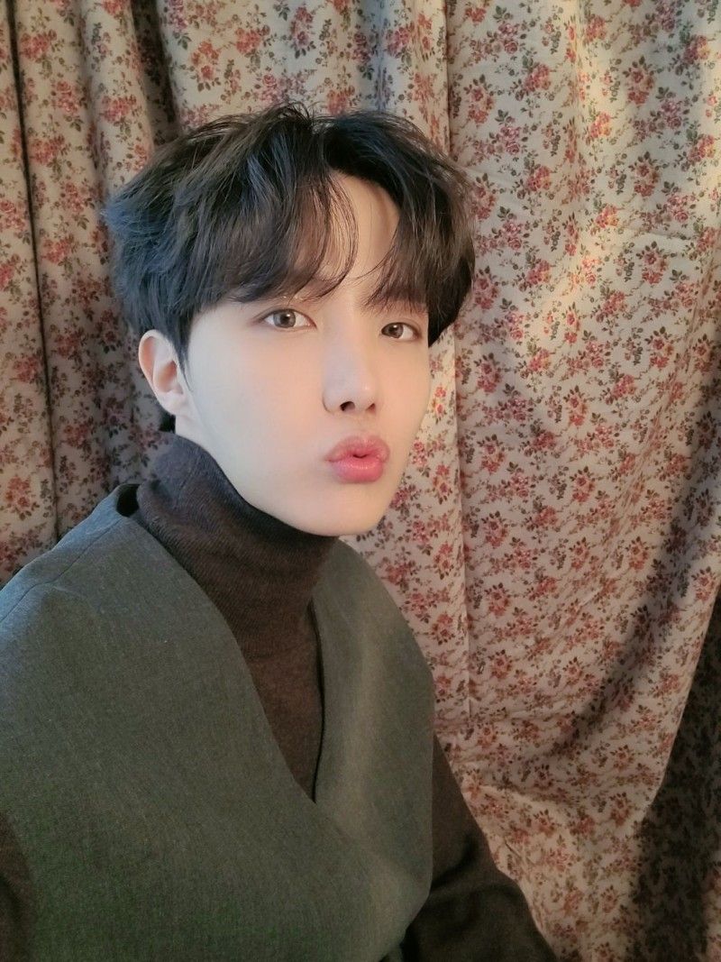 thinking4444's tweet photo. #제이홉의하루가_사랑으로가득하길
#제이홉_생일복_많이받아
#HAPPYJHOPEDAY
#To_Be_Continued_218
해피 호비데이💗 생일 축하해 https://t.co/DwG0Wyc1A0