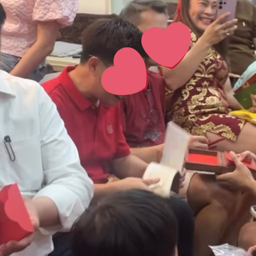 bubiii_x's tweet image. บ้านอื่นแจกอั่งเปายังไงไม่รู้ แต่พึ่งมาเห็นว่าบ้านน้องก้องคือเซ็นเช็คให้!!! คือเริสอะไรขนาดนี้คะะะ
#kongjiro