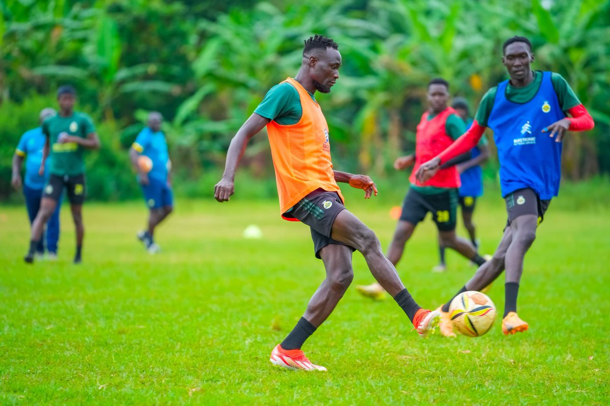 LugaziFC's tweet photo. ⚽️ || Last training session this evening at the Kasokoso playground, ready for the army side tomorrow. 

#TheLeaders
#UshindiNiWetu https://t.co/KoWwjKdJkc