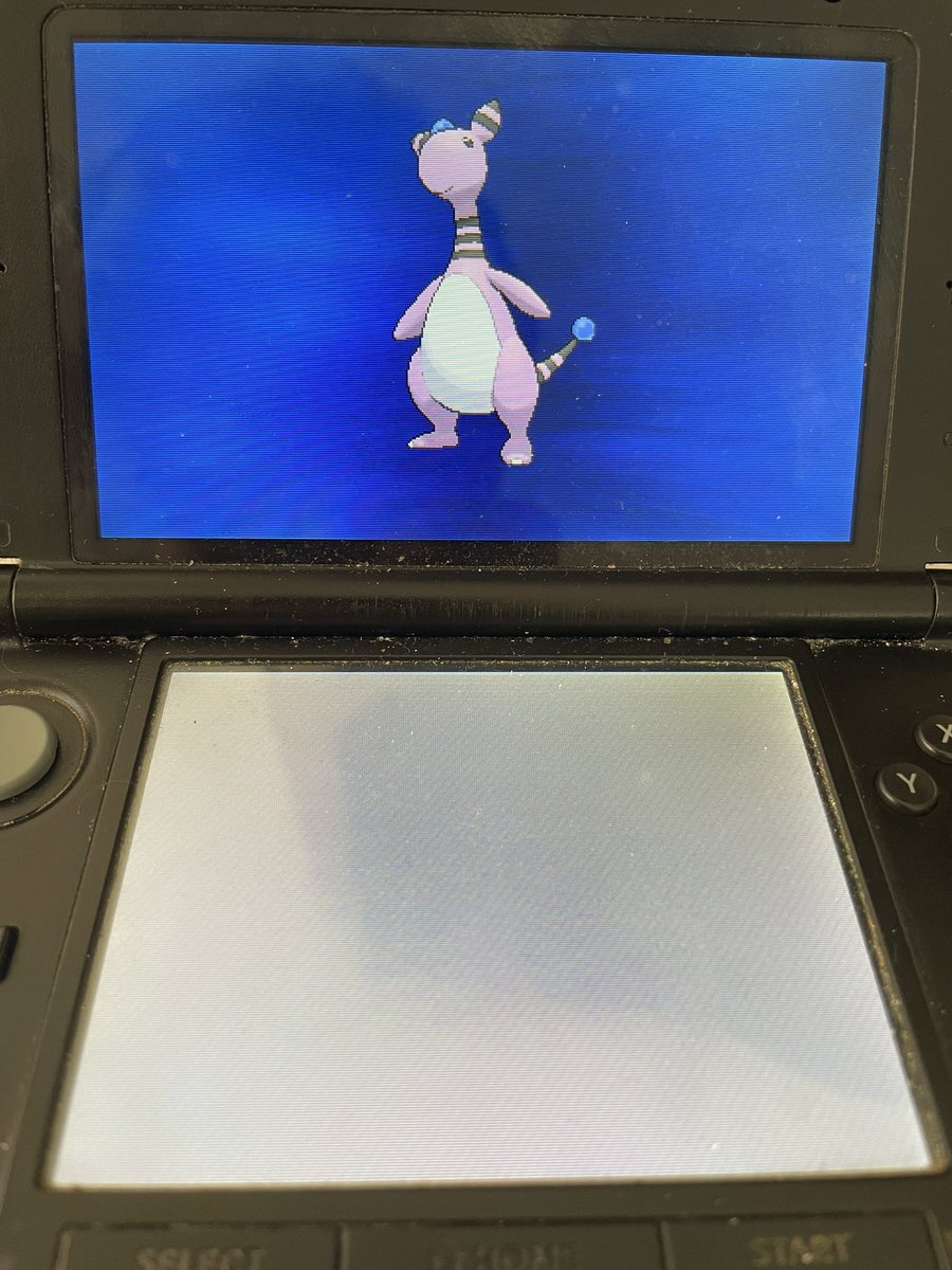 J’ai beaucoup trop de chance en ce moment ! C’est après 53 hordes seulement en phase 2 que Wattouat shiny décide de briller (75 hordes en tout) ! Elle a évolué en Pharamp pour compléter la famille, quel plaisir de refaire ma méthode pref ! <a href="/TheHolomovement/">Holo</a> <a href="/fali_nyah/">Falinyah</a> <a href="/NauziraTv/">Nauzira</a>