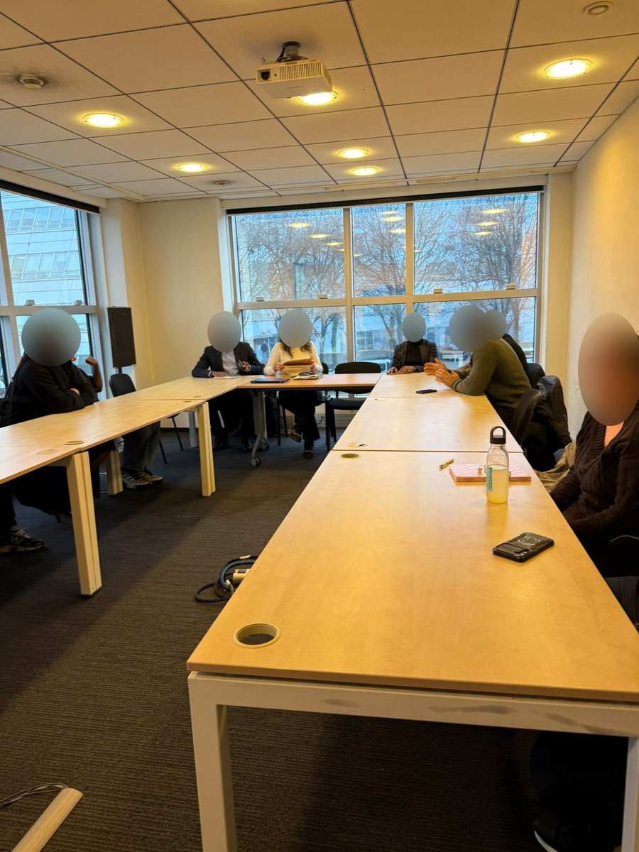 AssoAeT's tweet image. Hier les jeunes des associations @15Energie40256, @createoidf et @AssoAeT ont pu visiter la @Prefet75_IDF pour une présentation des #métiers et des #missions portées au titre de la #PolitiqueDeLaVille
Un temps pour découvrir la diversité des parcours et évoquer leurs perspectives