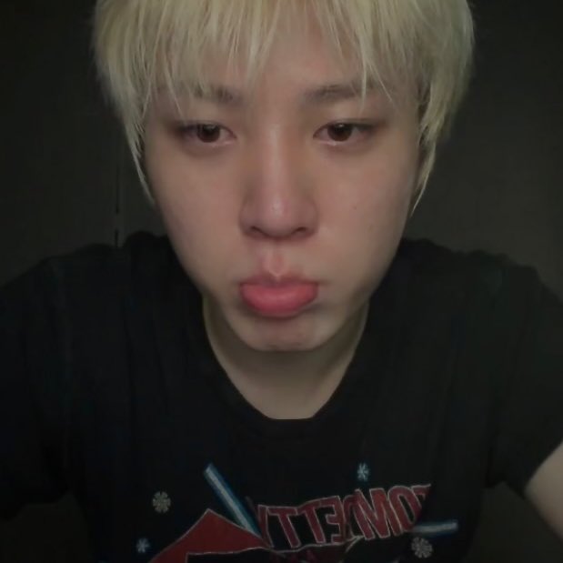 # ADEK BDAY — SO JUNGHWAN 🥳🌻

21ST HWANDERLAND 
#TwentyHWANderfulDay
#ジョンファンとの時間を花束に変えて
#보석집_막내아들_21번째_생일
<a href="/treasuremembers/">TREASURE</a>