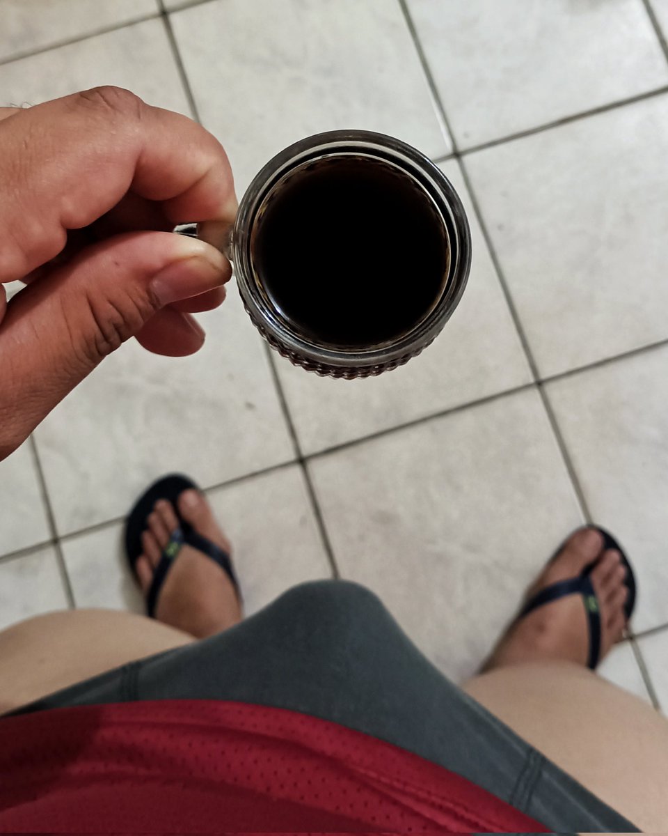 Esse tempo chuvoso de hoje pede um cafezinho, né, vida?