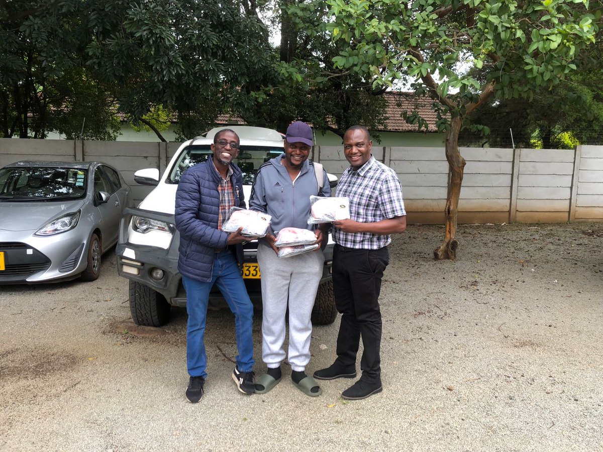 GamufromZim's tweet photo. @TeamFuloZim ...please help me thank @KaluluMeats ...my brother was given 5 Rabbits this afternoon..Thank you @KaluluMeats👏 ...@KingJayZim and your Team, THANK YOU 👏 https://t.co/yBH7O8YShW