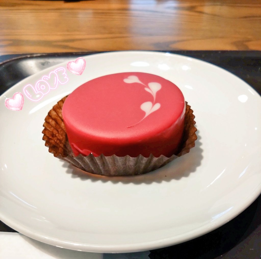 haniids's tweet photo. バレンタインにスタバ行った
カカオ エスプレッソ アフォガ
ート フラペチーノ♥️
ルビーチョコレートケーキ♥️
めっちゃおいち😋♥️
友達にあげたチョコ💝
めっちゃ感動して喜んでくれたのうれしかった🩷💖♥️ https://t.co/Ra0YHLd3mT