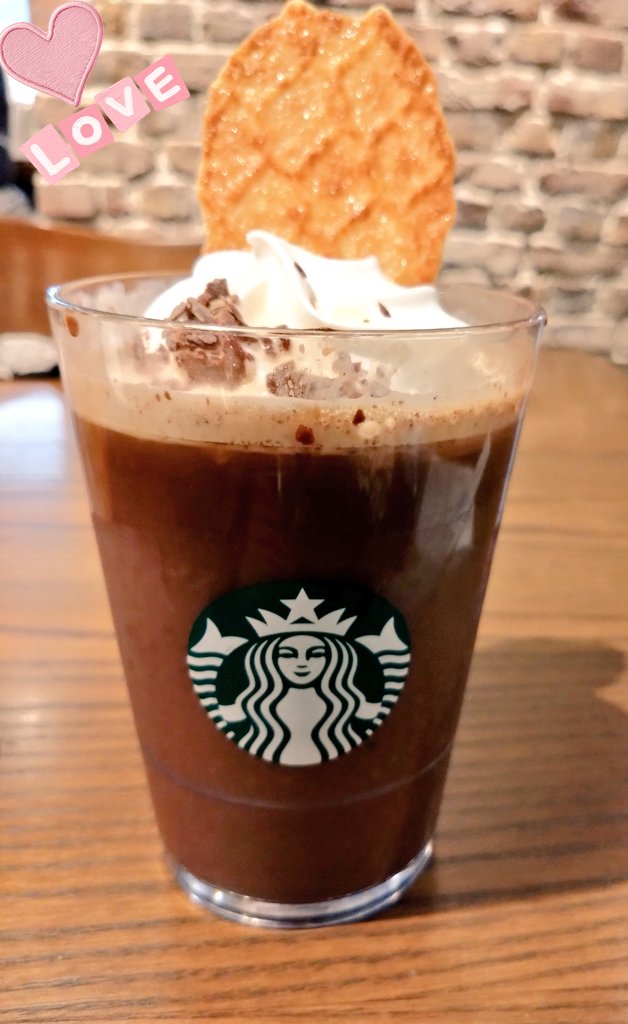 haniids's tweet photo. バレンタインにスタバ行った
カカオ エスプレッソ アフォガ
ート フラペチーノ♥️
ルビーチョコレートケーキ♥️
めっちゃおいち😋♥️
友達にあげたチョコ💝
めっちゃ感動して喜んでくれたのうれしかった🩷💖♥️ https://t.co/Ra0YHLd3mT