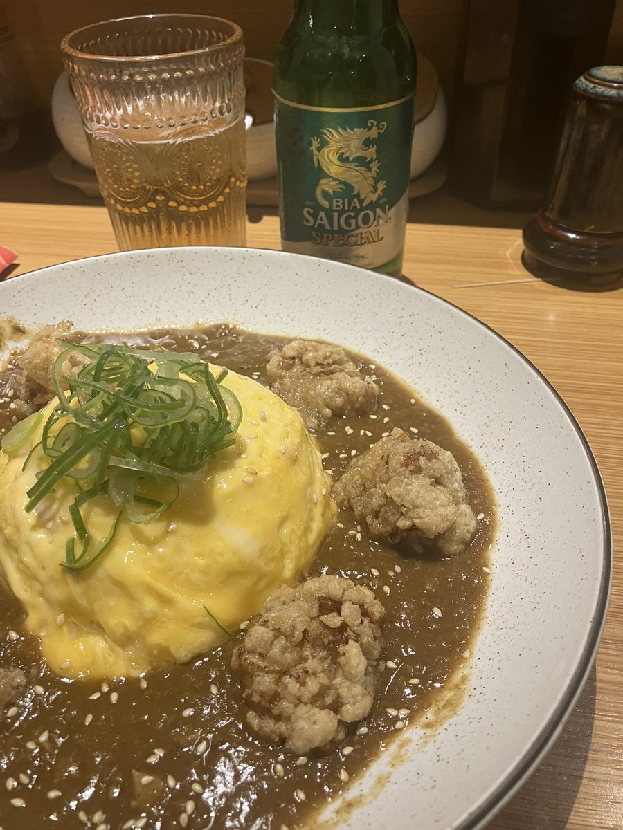 ryou2205's tweet photo. 空港でお土産貰って少しほっこりしながら正月ムードのハノイへ😊
誰もいない😑😑
正月は皆んな家で過ごすのが一番ですね！ https://t.co/vi6T9l6ef2