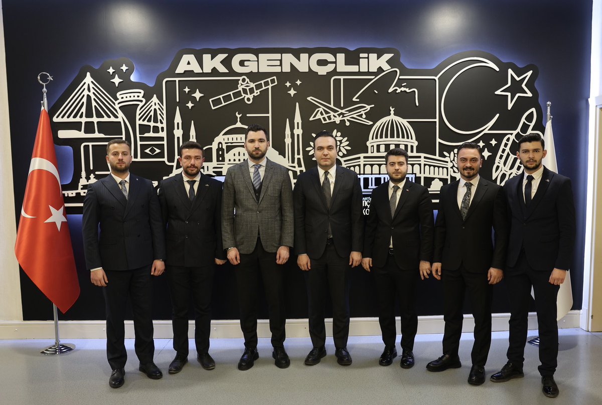 Mete Burak Eker Başkanımıza görev süresince verdiği emekler için teşekkür ediyor, Yeni dönemde görevi üstlenen Furkan Tağayer Başkanımıza ise gençlik adına yürüteceğimiz çalışmalarda üstün başarılar diliyor; birlik ve heyecanla nice güzel hizmetlere vesile olmasını diliyorum.