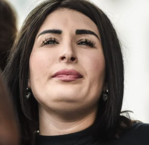 Juan2fye's tweet photo. @LauraLoomer @IlhanMN what if we start fixing this double chin? https://t.co/Q4uRRFnElL