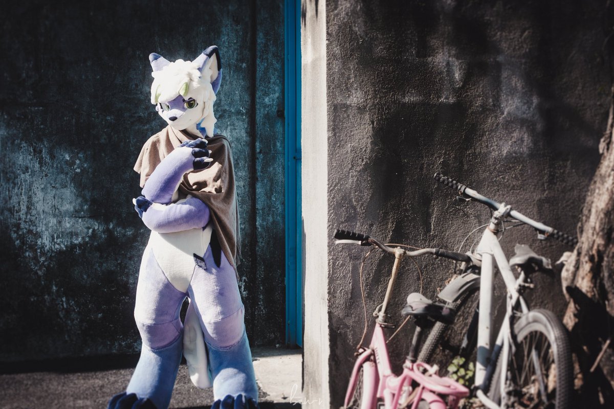 we got a wolf！
📷<a href="/MatchaDoggy/">彬彬</a> 
🐺<a href="/Tosenonce/">月月狐狐k</a>