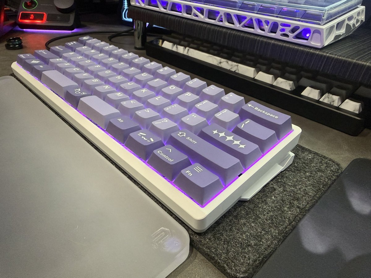 AlmeidaRXch's tweet photo. カスタムキーボードにハマってます
キュアアルカナシャドウみたいなワイのWooting V2を見てくれメンス https://t.co/jvcUUuwTZ9