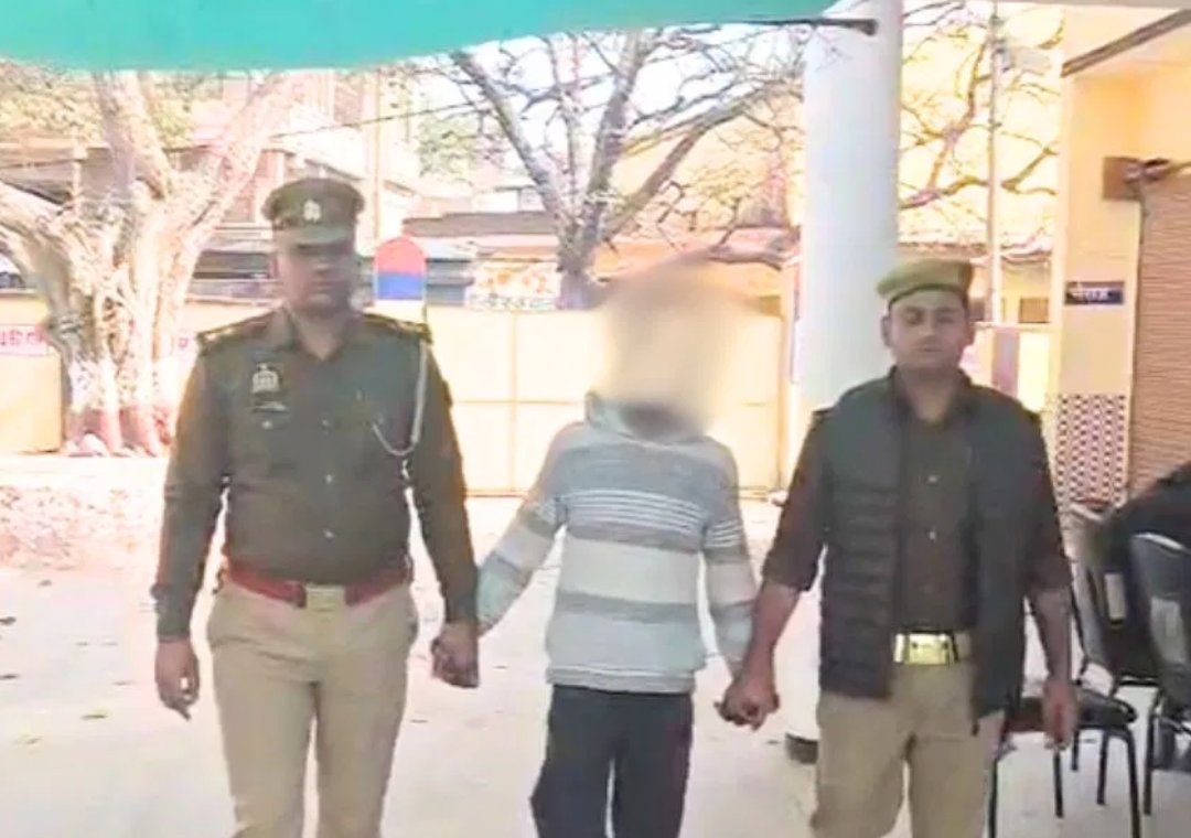 Mrsinha's tweet photo. Shocking news from Bareilly, UP : Two Muslims girls have been accused of getting their Hindu friend (minor) rap*d by their brother. Police have arrested the accused guy. Meanwhile, both girls have fled from their home.

According to the minor victim’s brother, his sister had gone to collect her college admission form. While returning, her two Muslim friends (who are real sisters) lured her to their house. There, the girl was given an intoxicating substance, which left her unconscious. In that condition, the sisters got their real brother to r*pe her.