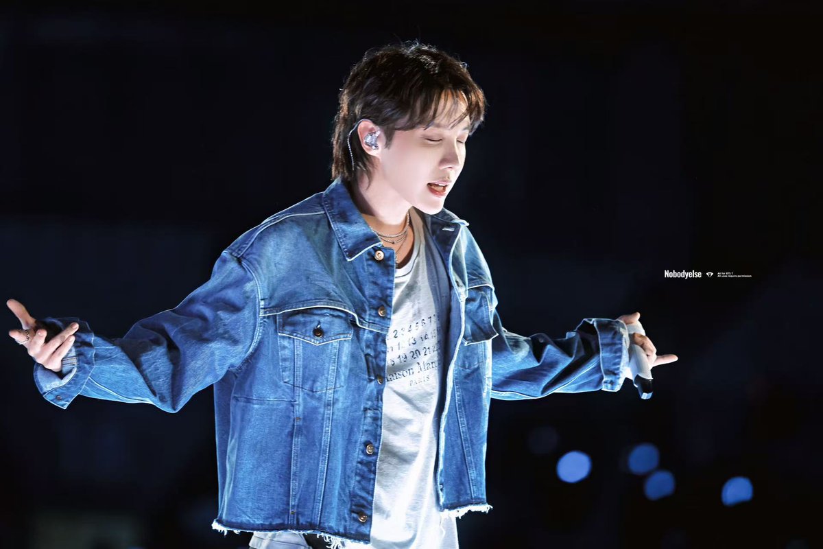 nbdyels_HOPE's tweet photo. 0218
Smiling angle Junghobi 

#정호석 #제이홉 #JHOPE 
#HAPPYJHOPEDAY https://t.co/U6KQZHlloW
