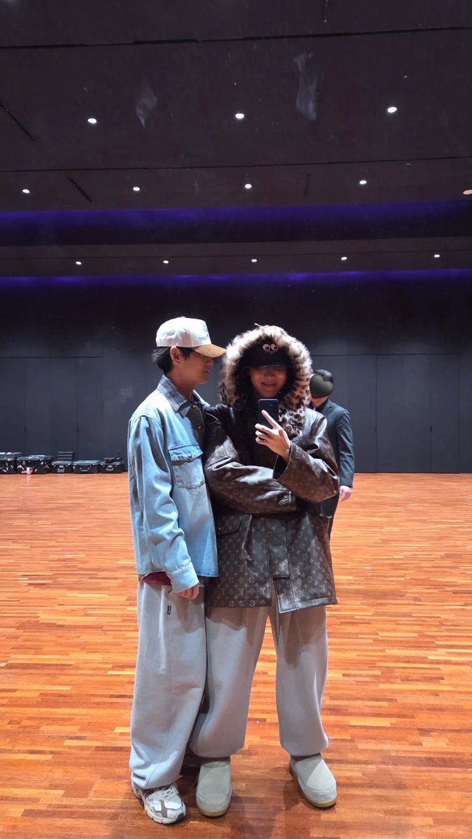 🐿호비날🐻태형시🩷
#뷔 #김태형 #방탄소년단뷔 #V #BTSV