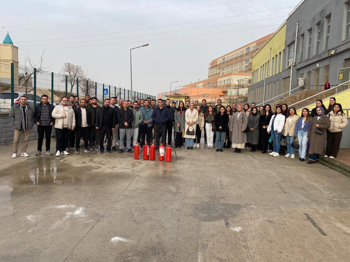 urfaisgb's tweet photo. Eyyübiye İlçe Milli Eğitim Müdürlüğü okullarında görevli söndürme ekiplerine, Şehit Abdulkadir Oğuz Anadolu İmam Hatip Lisesi konferans salonunda daha yetkin ve bilinçli müdahale edebilmeleri amacıyla yangın eğitimi verilmiştir.@ASIM_SULTANOGLU @hasansildak @NecatMelik @ozkan_meb https://t.co/juogdxqOL8