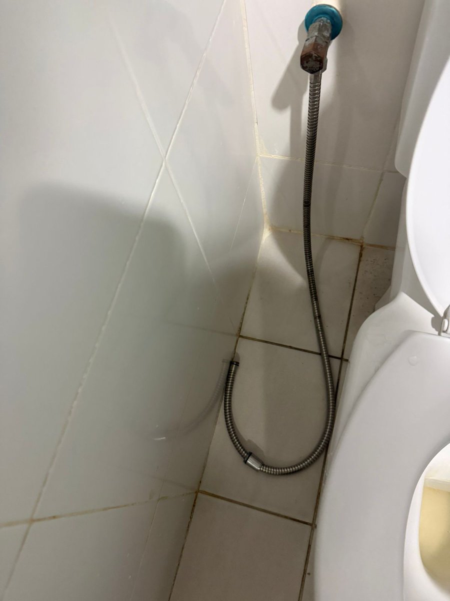 SURYAPR62370927's tweet photo. No traveler should face this kind of situation.
#Agoda #Langkawi #CustomerServiceFail #TravelIssues #RefundRequest
@agoda @bookingcom @BookingHoldings https://t.co/OZoOWpx8GC