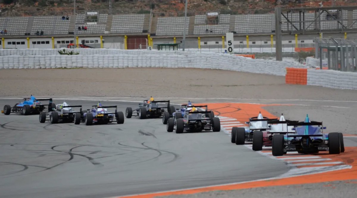 Motor_Esport's tweet photo. 🟡 Van Langendonck i Thomas Bearman protagonistes a València amb la Formula Winter Series   

➡️ La temporada 2026 celebrava aquest cap de setmana una nova ronda amb la disputa de tres curses al traçat valencià de Xest.

✍️ @aridxon 

https://t.co/dys1ceBsEN https://t.co/Ycf4iFPbI2